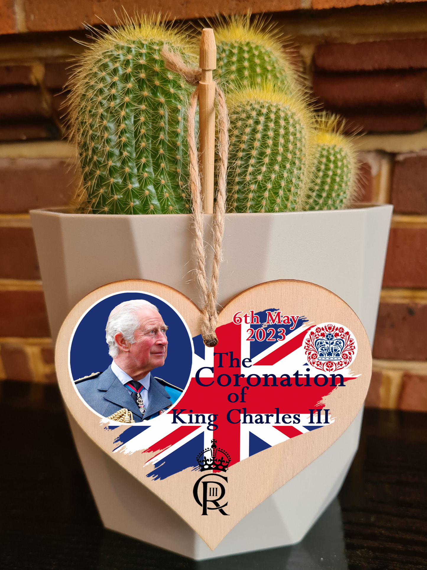 King Charles III Coronation Hanging Wooden Heart 6th May 2023 Decorations Celebration Party Bunting Alternative Keepsake Royal Memorabilia