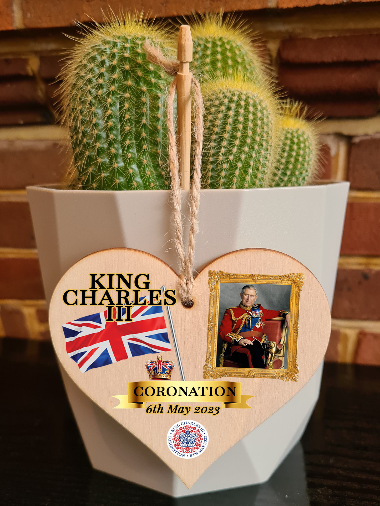 King Charles III Coronation Hanging Wooden Heart 6th May 2023 Decorations Celebration Party Bunting Alternative Keepsake Royal Memorabilia