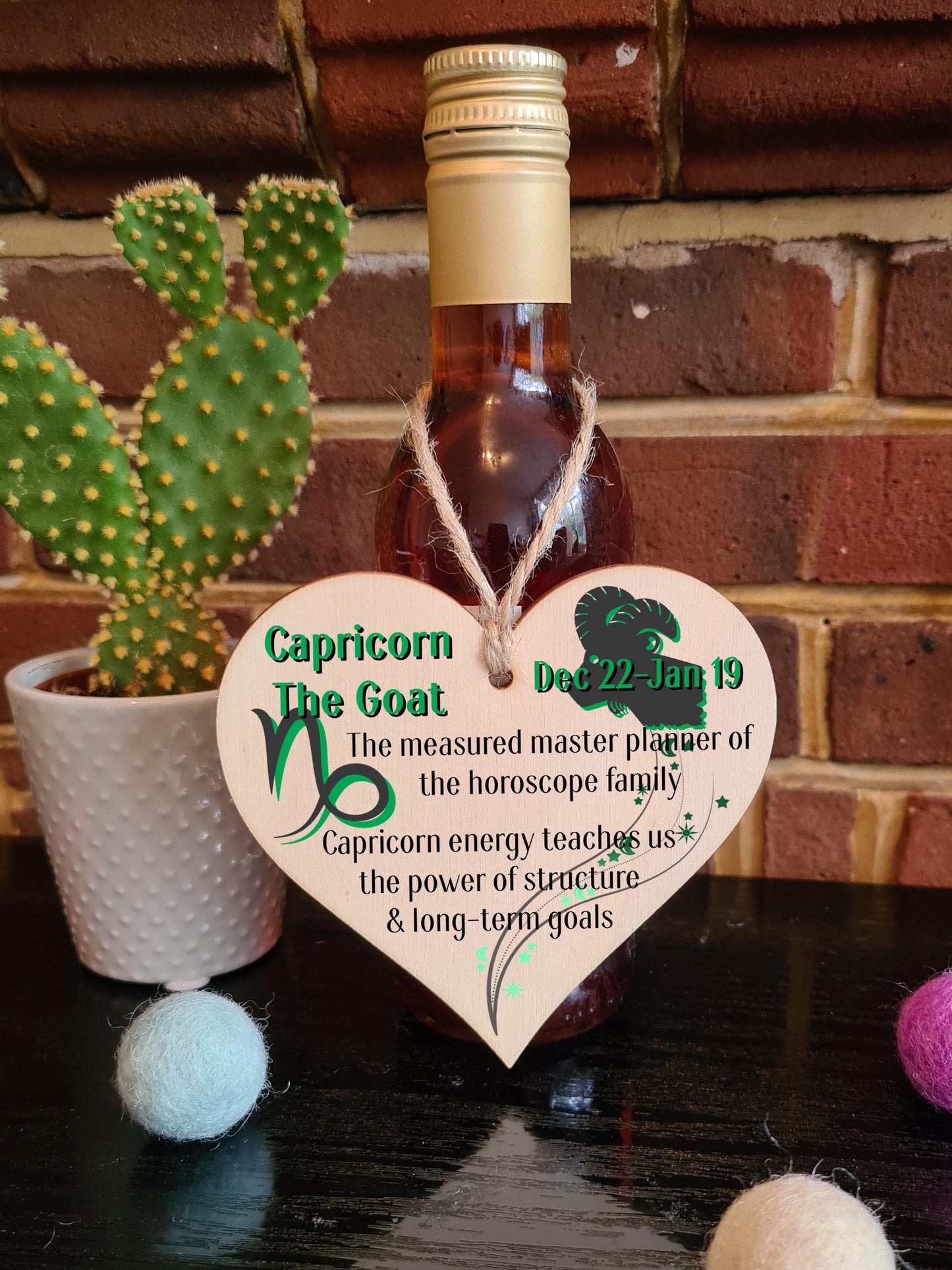 Handmade Wooden Hanging Heart Plaque Gift Signs of the Zodiac Capricorn Astrological Star Sign Keepsake Card Alternative