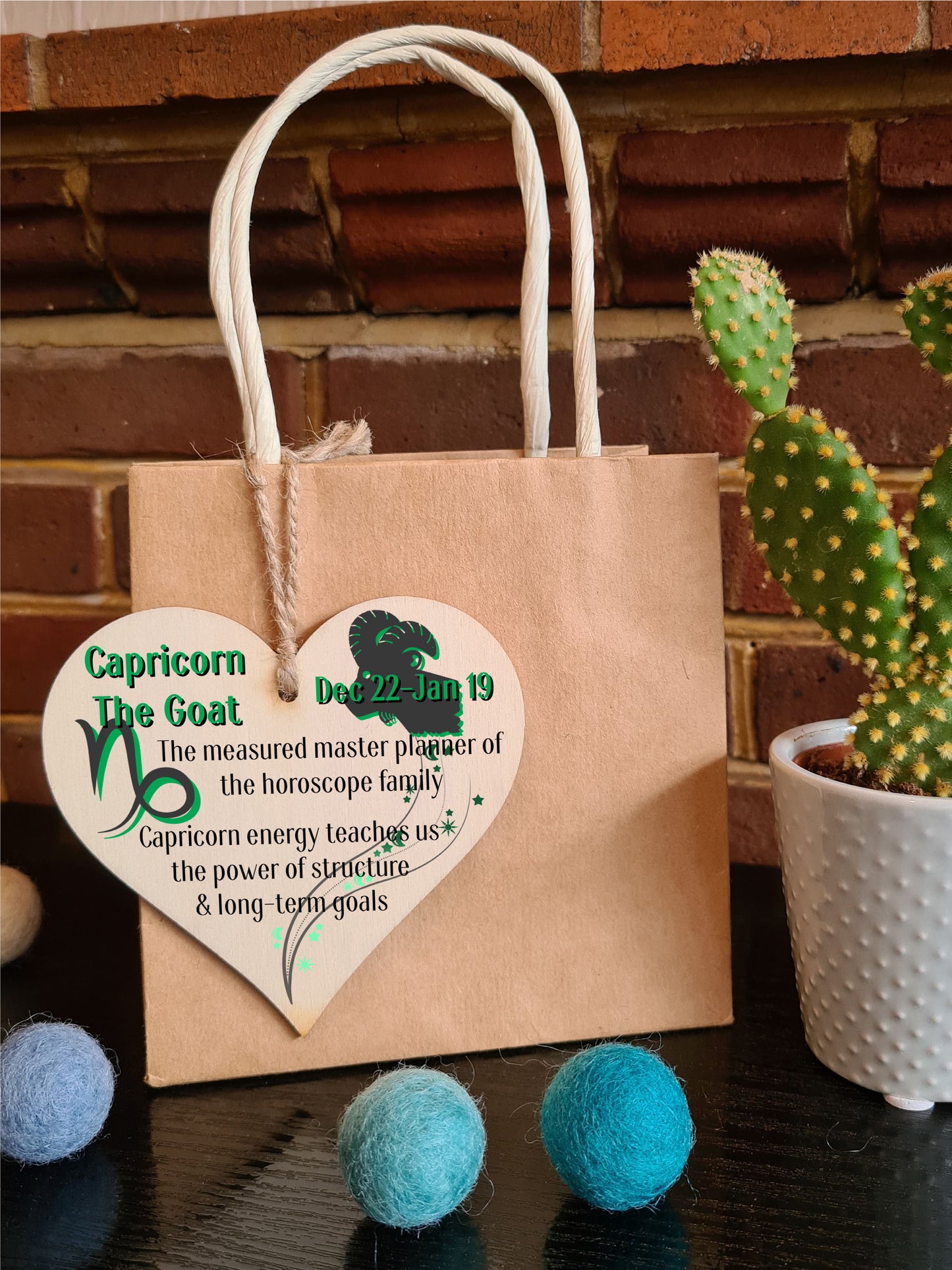 Handmade Wooden Hanging Heart Plaque Gift Signs of the Zodiac Capricorn Astrological Star Sign Keepsake Card Alternative